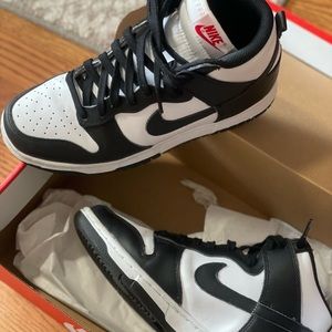 Nike Dunk High Womens size 8. Only worn twice. No crease.